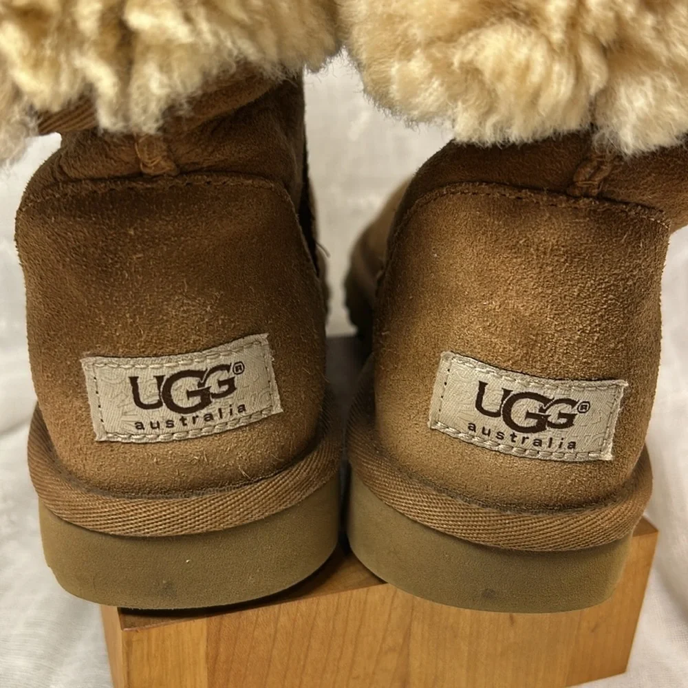UGG almost new leather sheep skin boots